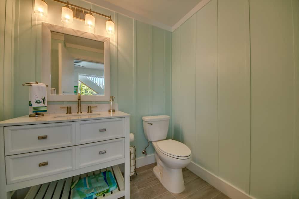 Photo of Bathroom in Beachview Country Club Estates