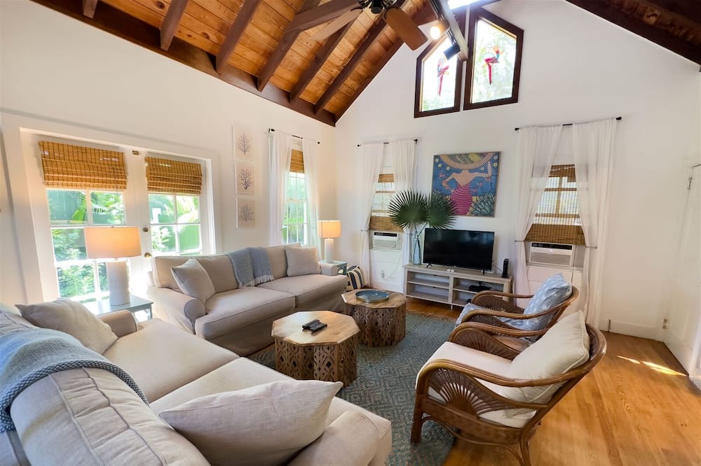 Photo of Livingroom in White Street Gallery District