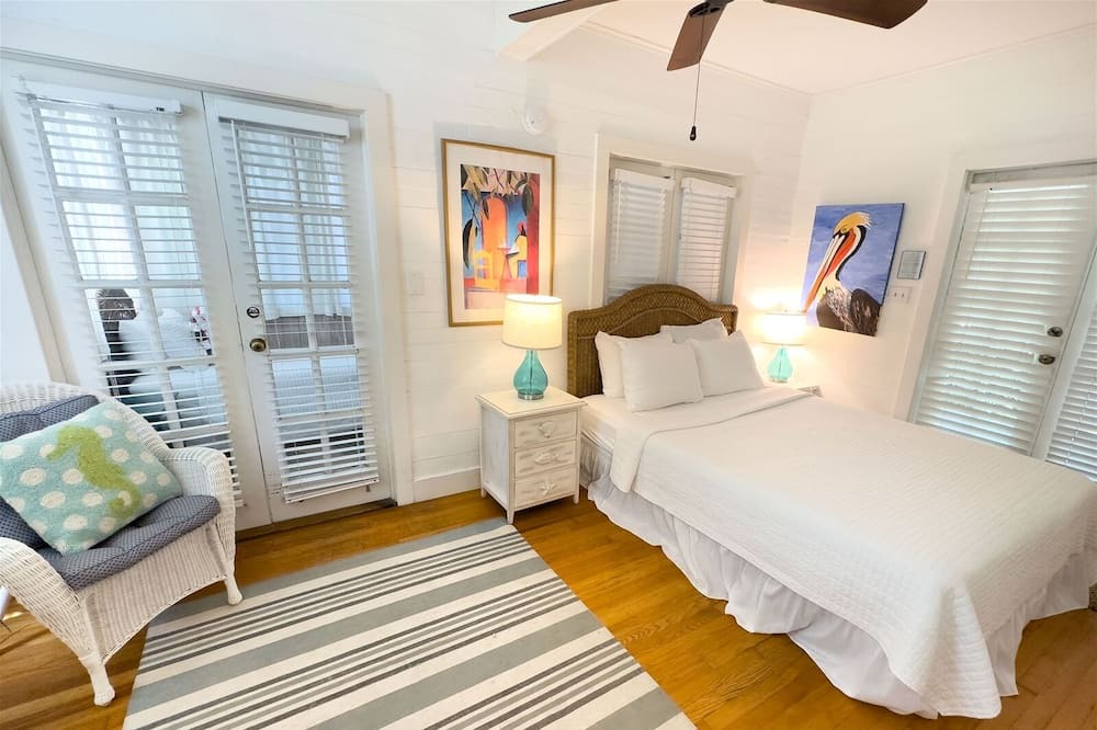 Photo of Bedroom in White Street Gallery District