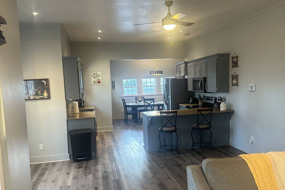Photo of Livingroom in Enterprise
