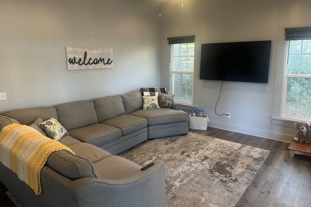 Photo of Livingroom in Enterprise