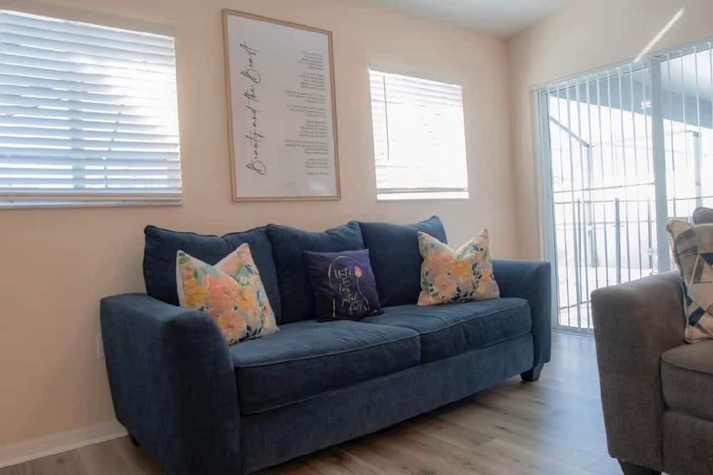 Photo of Livingroom in Hillcrest Estates