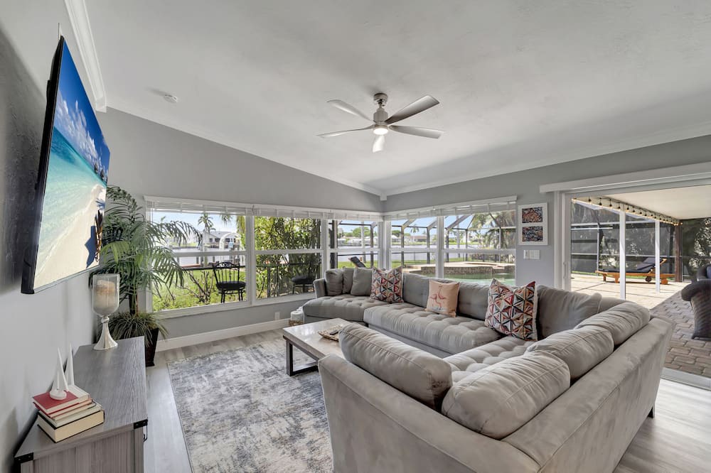 Photo of Livingroom in Fort Myers Shores