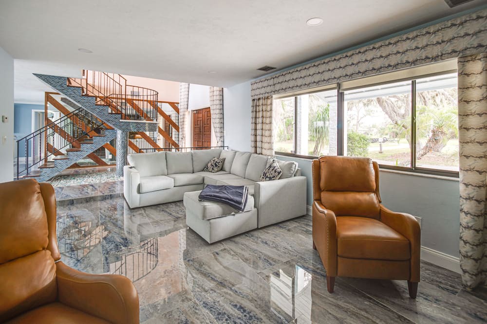 Photo of Livingroom in Fort Myers Shores
