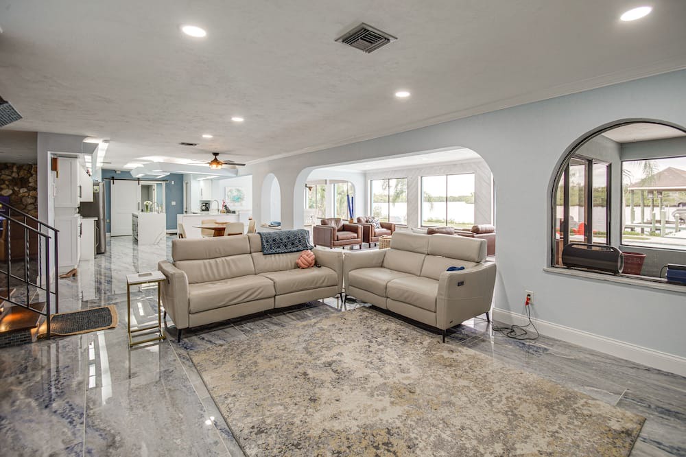 Photo of Livingroom in Fort Myers Shores