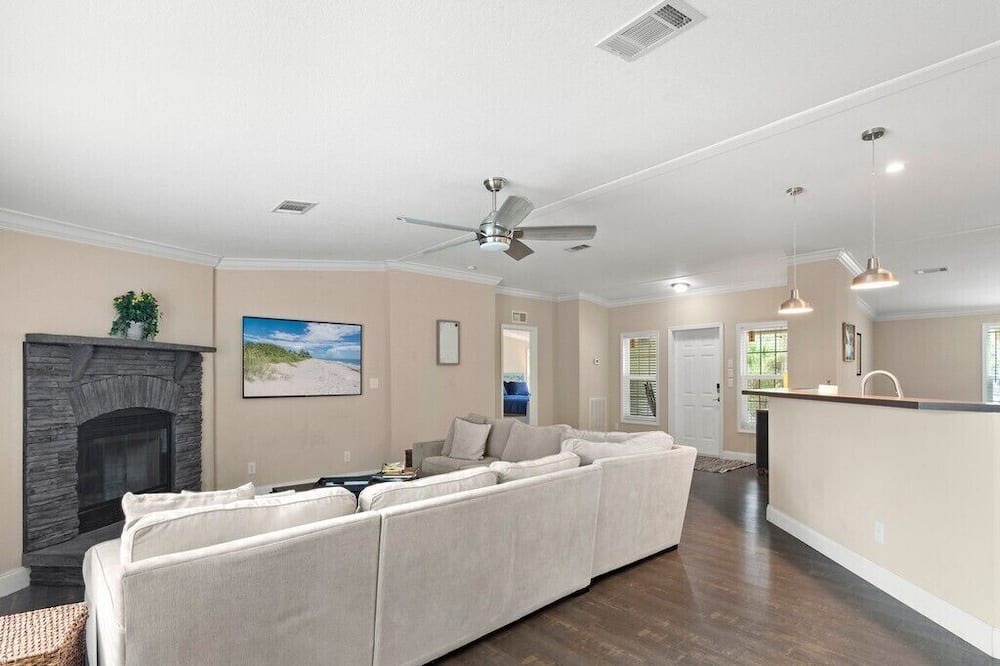 Photo of Livingroom in Palm City