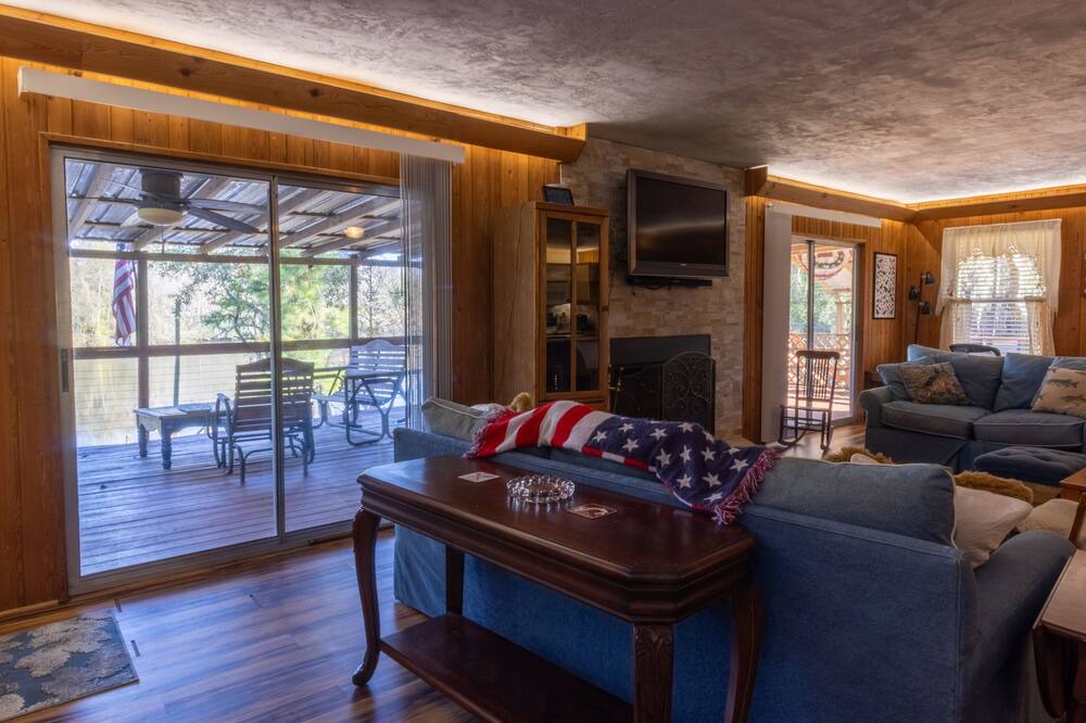 Photo of Livingroom in Bell