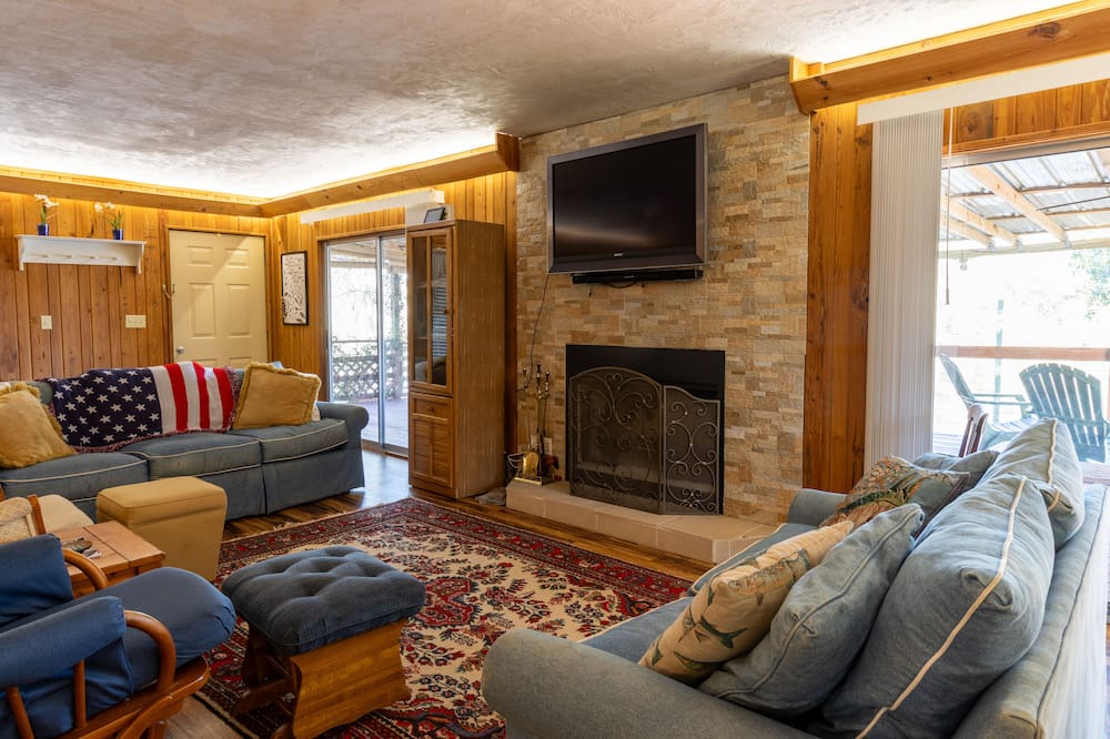 Photo of Livingroom in Bell