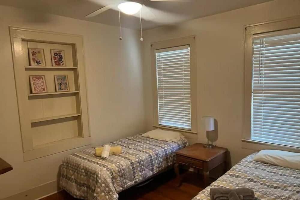 Photo of Bedroom in Murray Hill