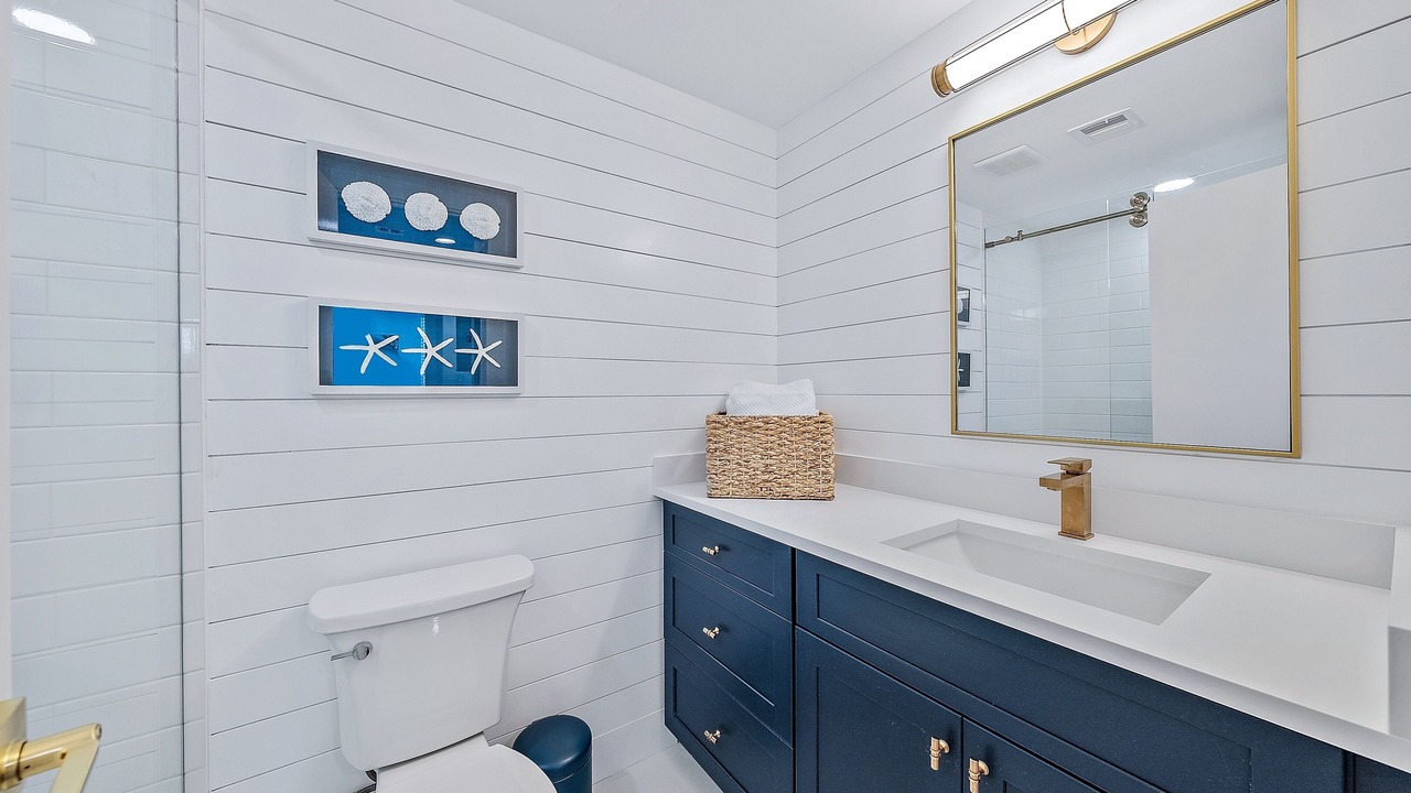 Photo of Bathroom in Jupiter Bay