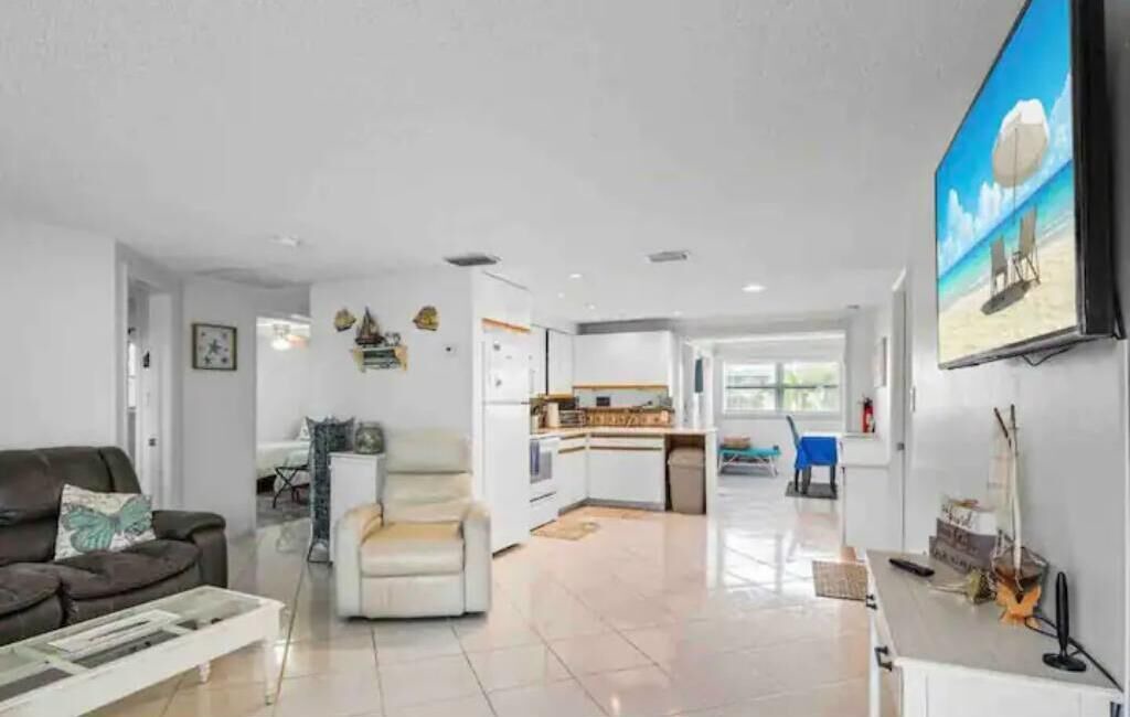 Photo of Livingroom in Hudson Beach Estates