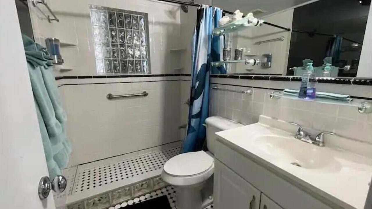 Photo of Bathroom in Hudson Beach Estates