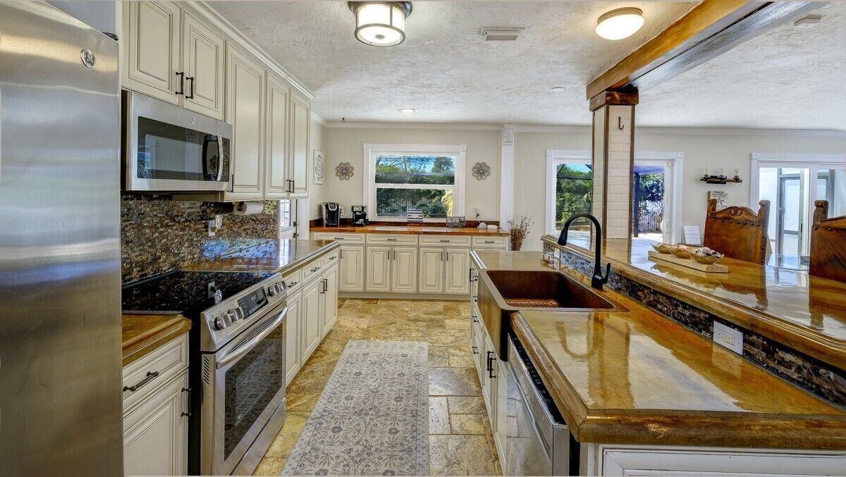 Photo of Kitchen in Gulf Gate Estates