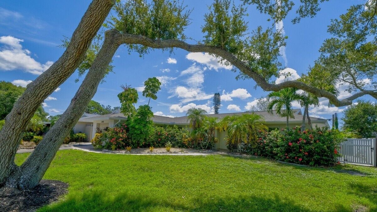 Photo of Outdoor in Gulf Gate Estates