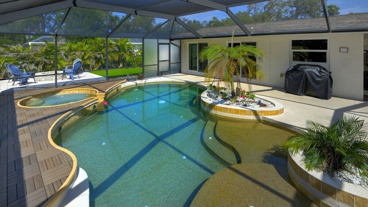 Photo of Outdoor in Gulf Gate Estates