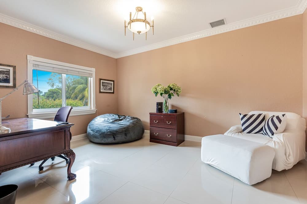 Photo of Livingroom in Southwest Ranches