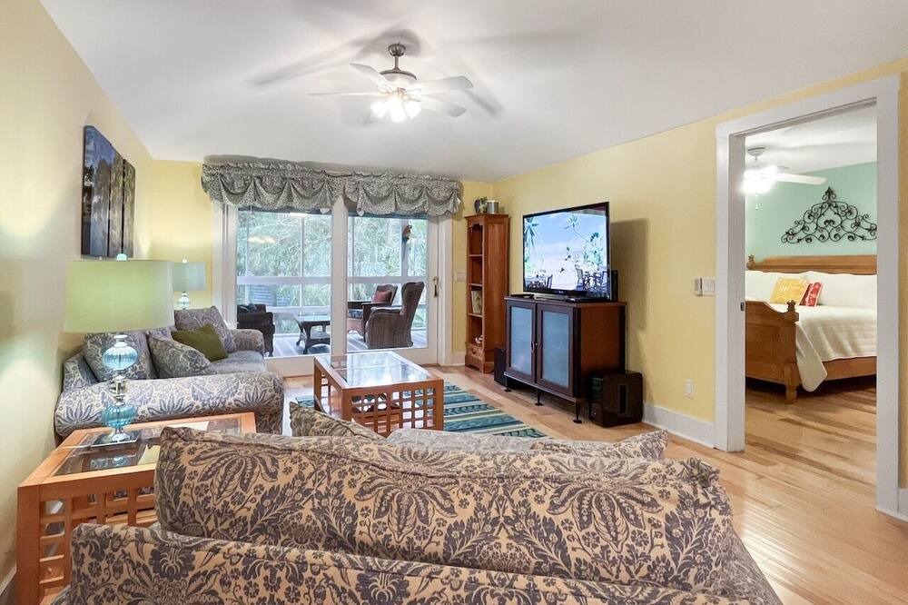Photo of Livingroom in Twin Oaks