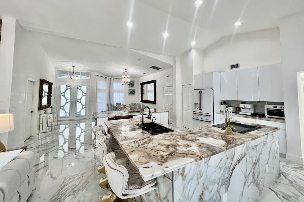Photo of Kitchen in Greenview Shores