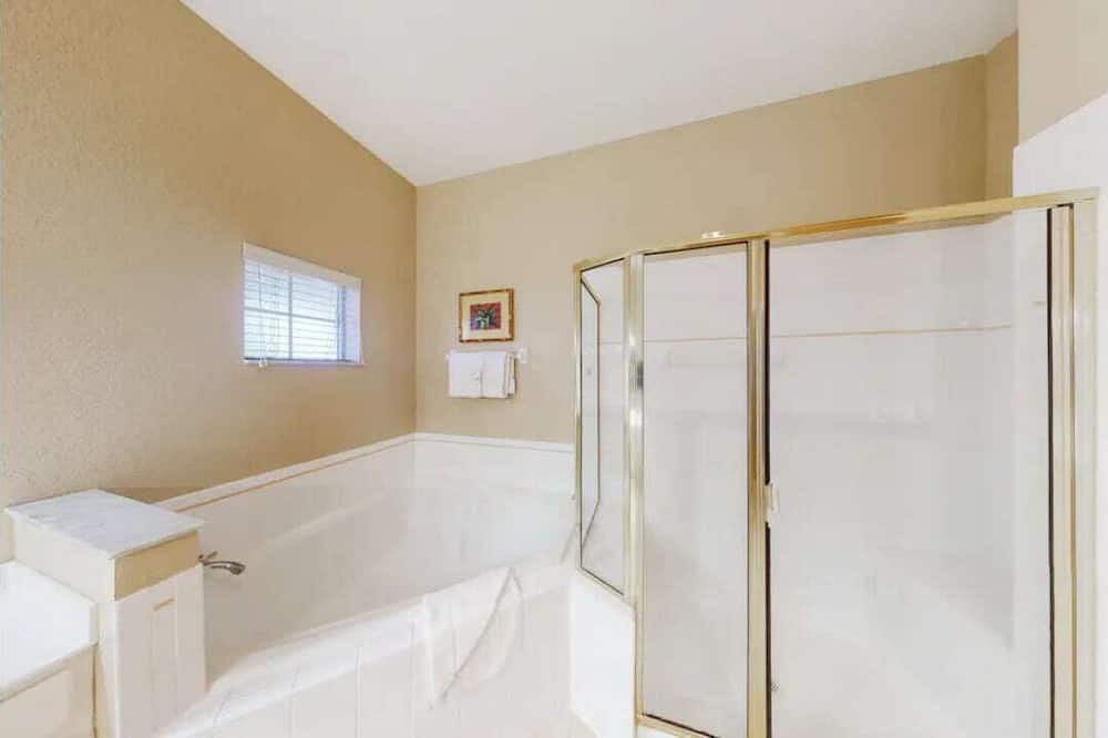 Photo of Bathroom in Bahama Bay