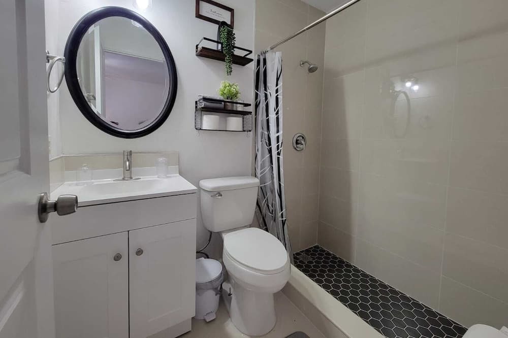Photo of Bathroom in Golden Gate