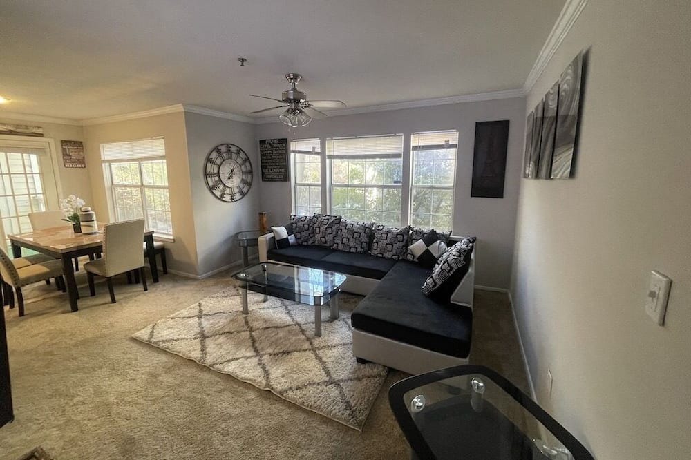 Photo of Livingroom in Lavista Park