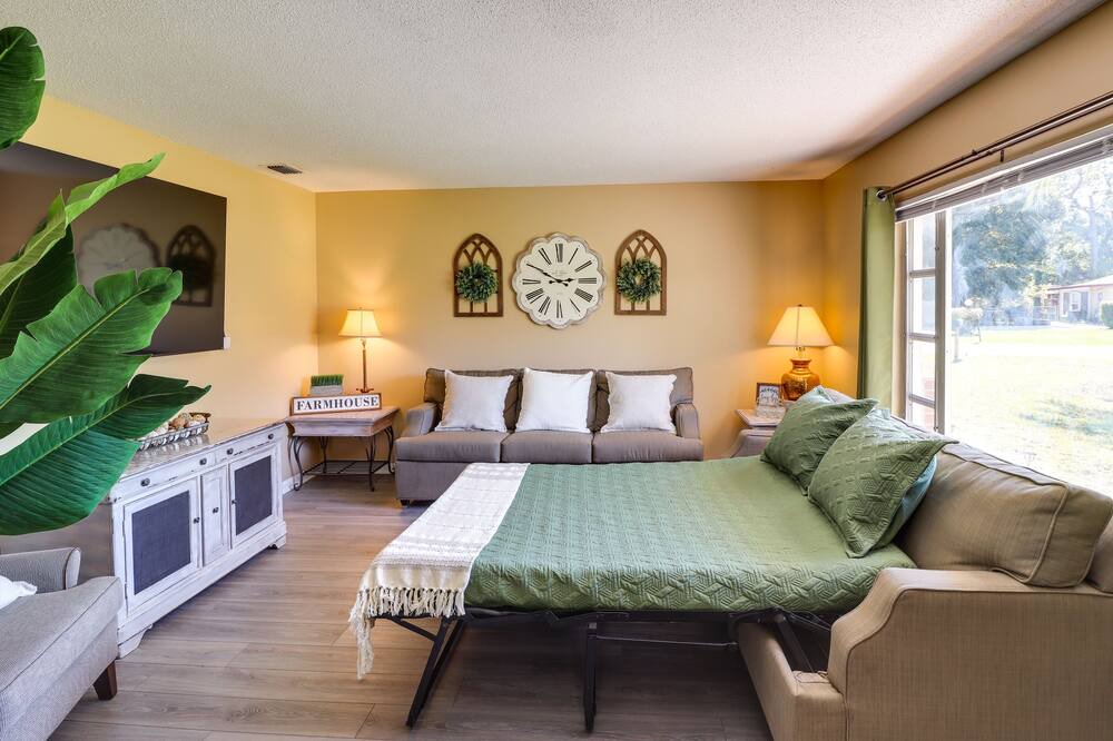 Photo of Bedroom in Silver Springs Shores