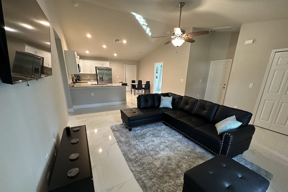 Photo of Livingroom in Eisenhower