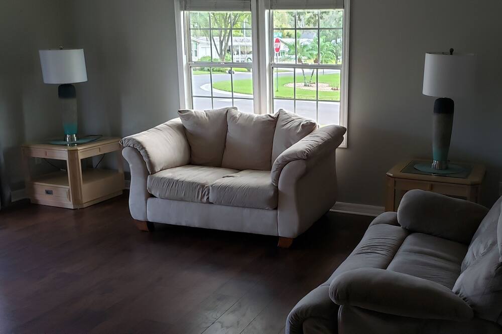 Photo of Livingroom in Candler