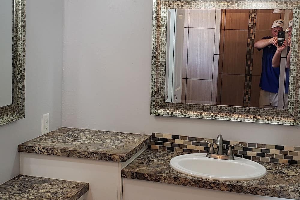 Photo of Bathroom in Candler