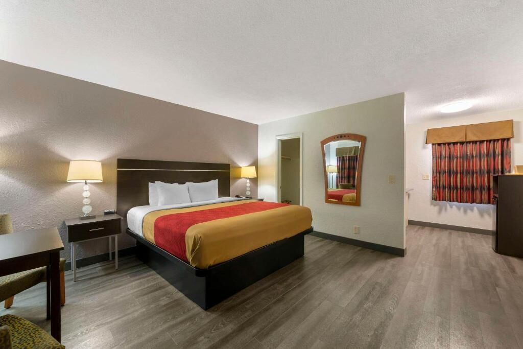 Photo of Bedroom in Royal Poinciana