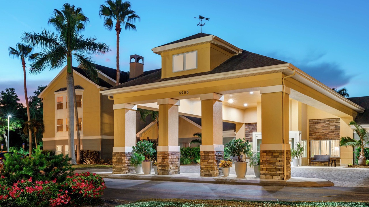 Photo of Buildings in Villas