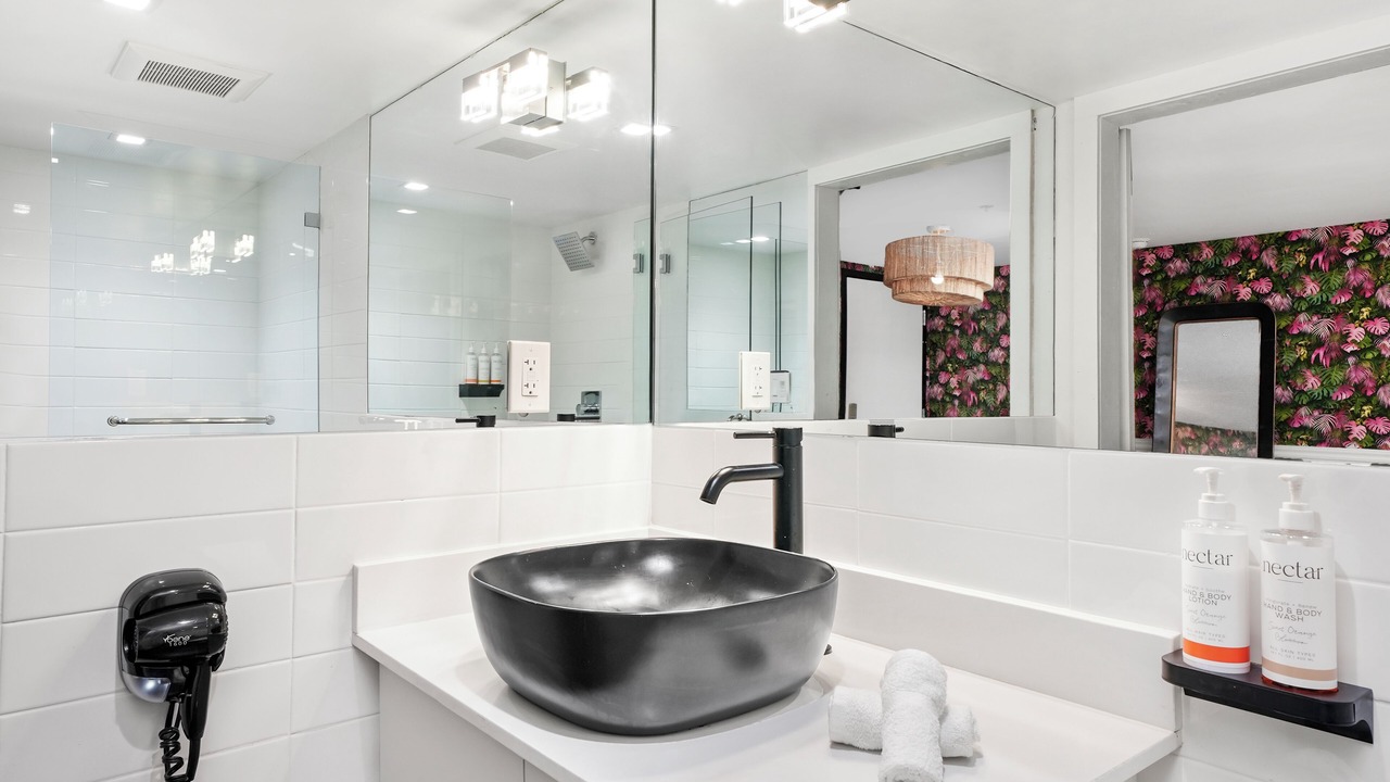 Photo of Bathroom in Flamingo/Lummus