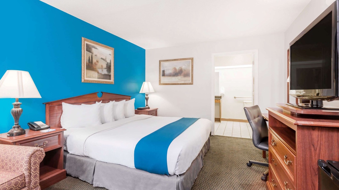 Photo of Bedroom in Duncan