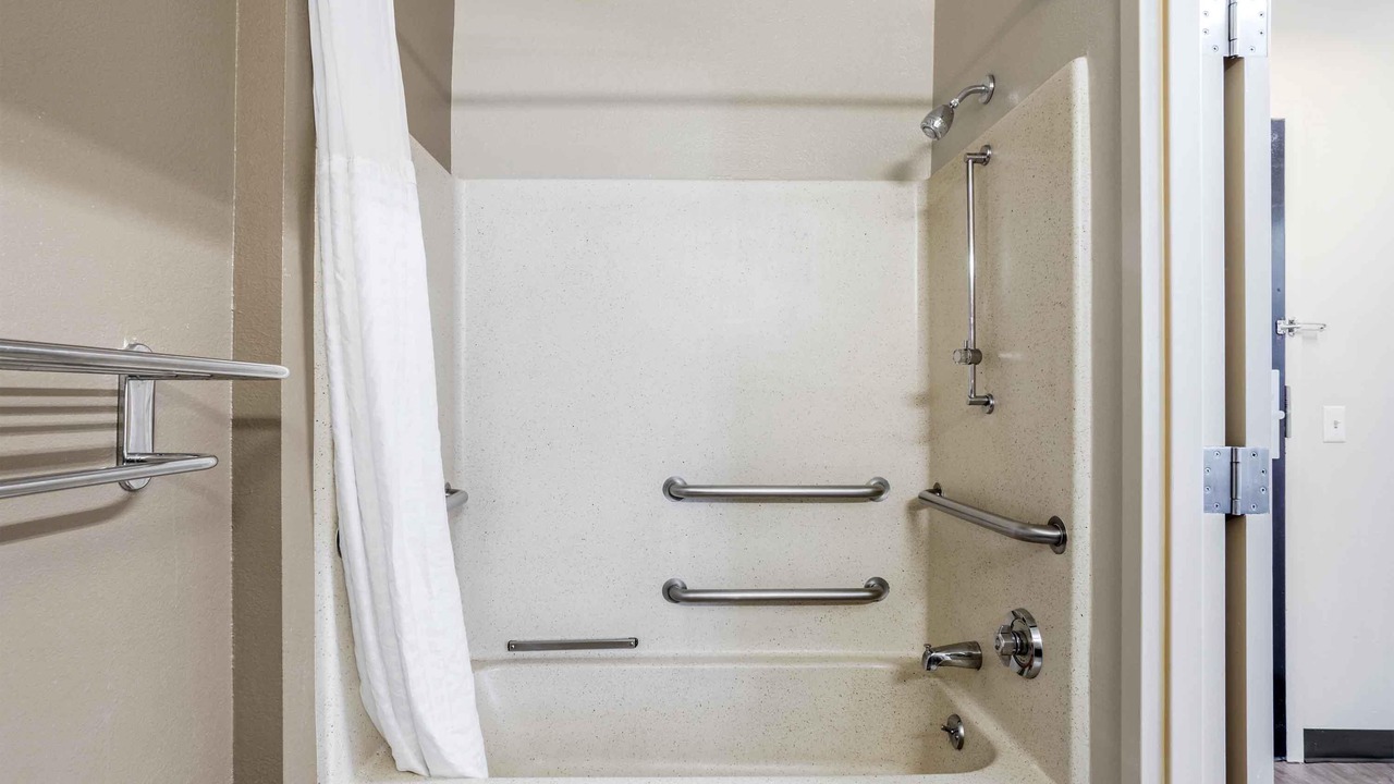 Photo of Bathroom in Carver City - Lincoln Gardens