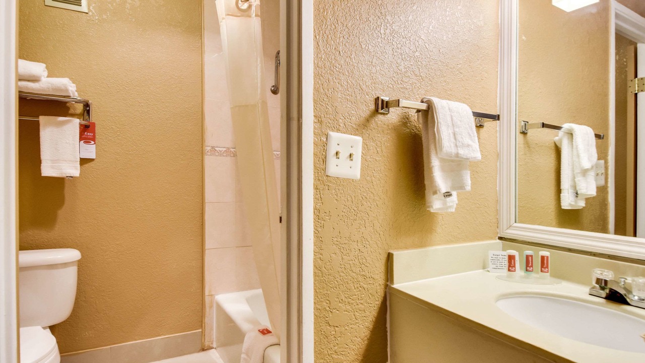 Photo of Bathroom in Temple Crest