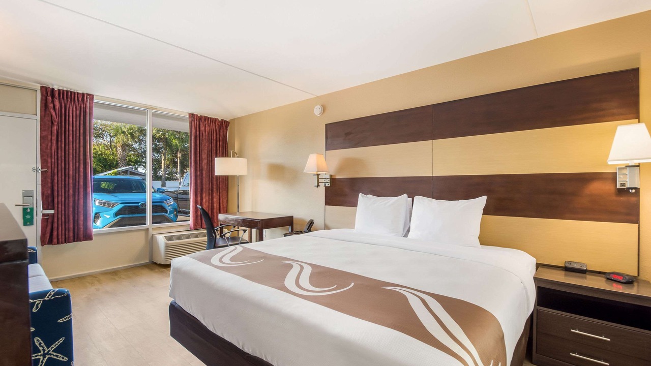 Photo of Bedroom in Bayshore Gardens