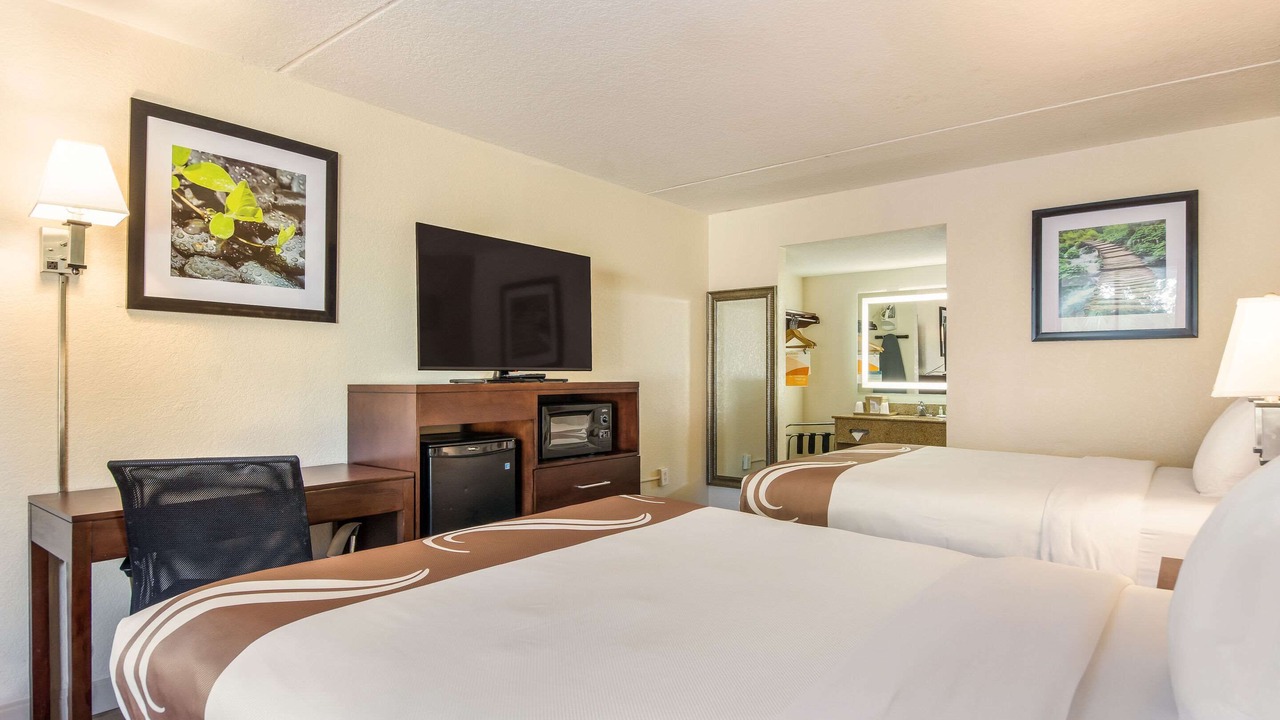 Photo of Bedroom in Bayshore Gardens