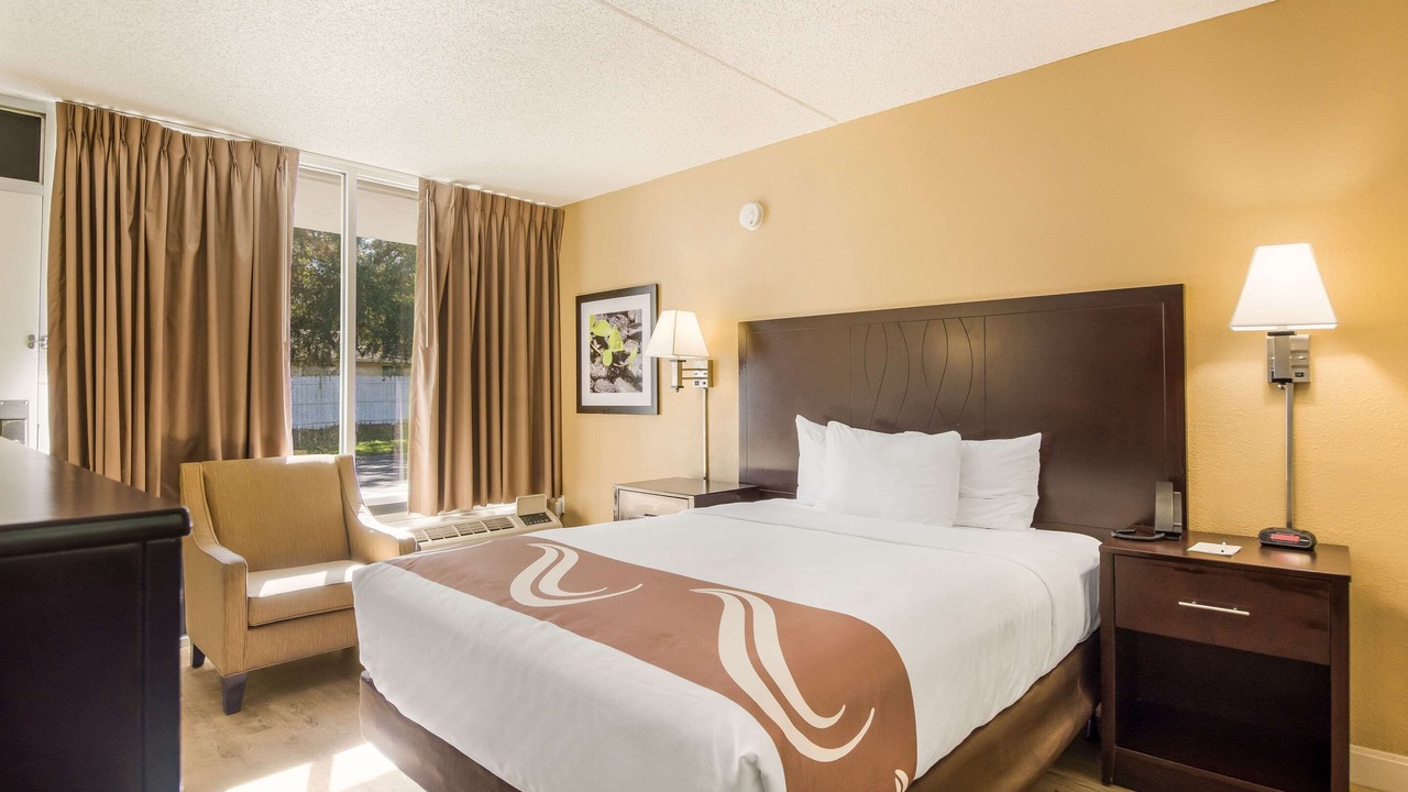 Photo of Bedroom in Bayshore Gardens