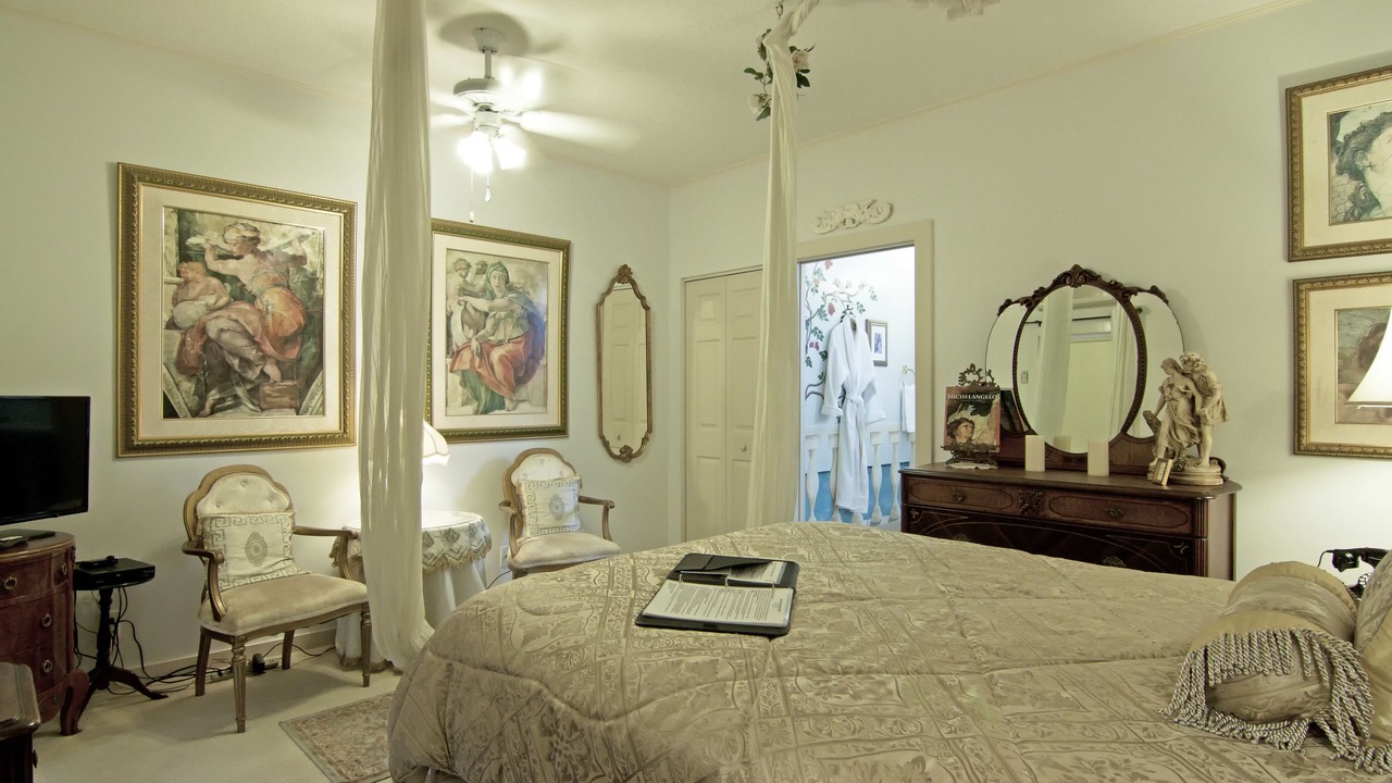 Photo of Bedroom in Parrot Cove