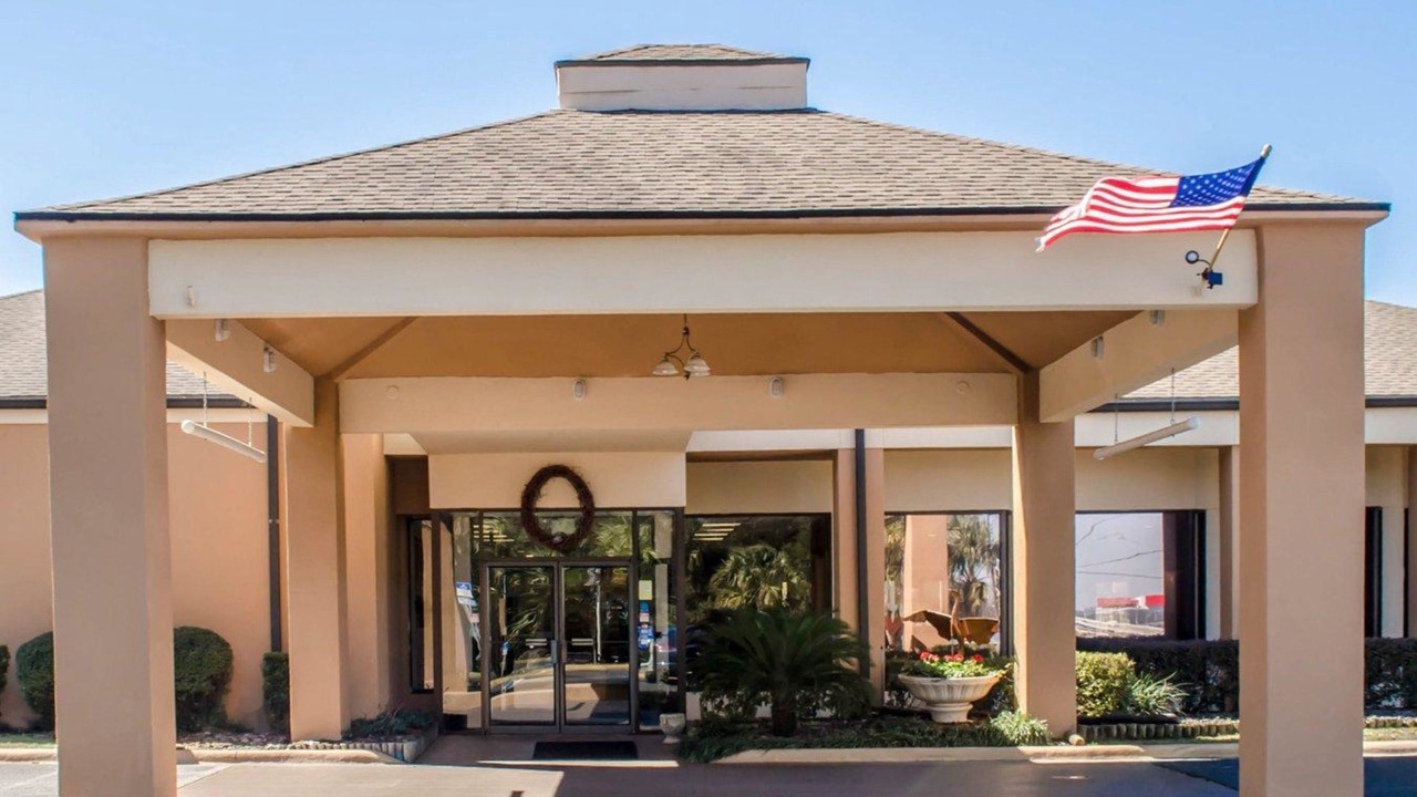 Photo of Buildings in Northeast Pensacola