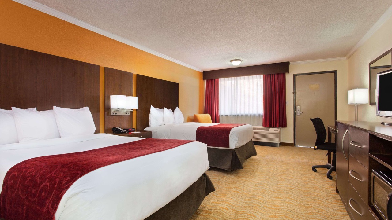 Photo of Bedroom in Carver City - Lincoln Gardens