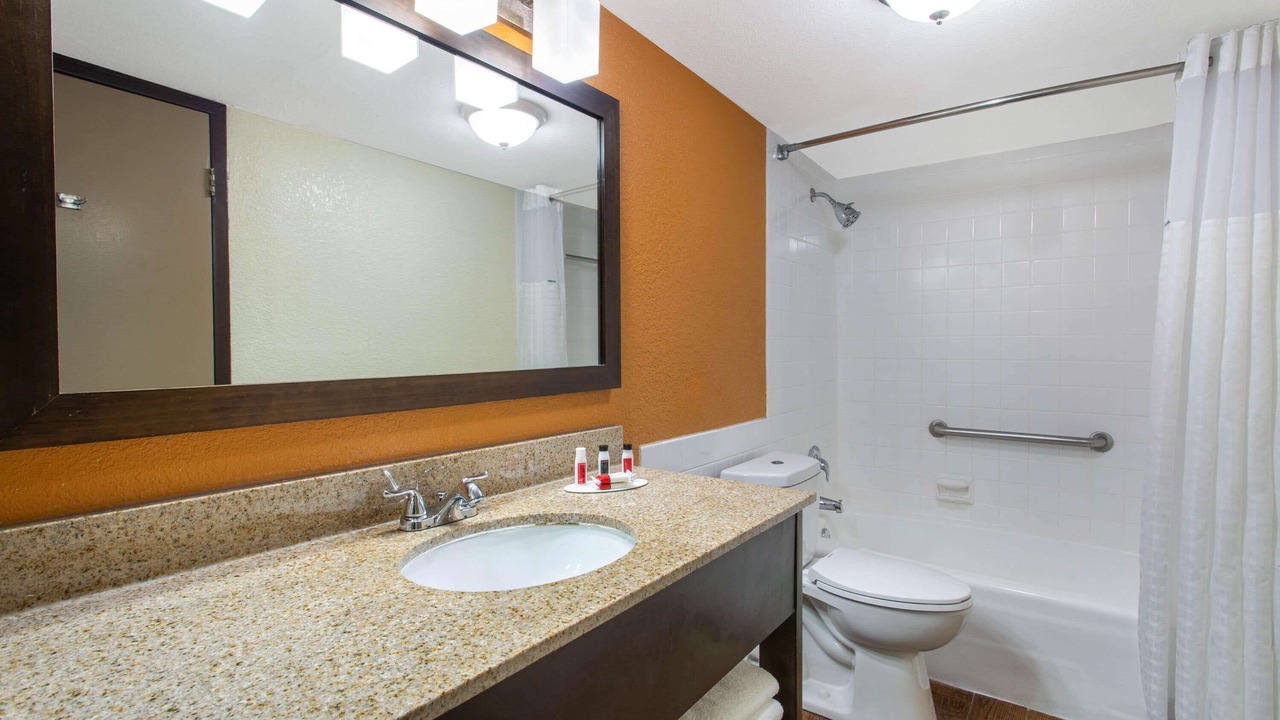 Photo of Bathroom in Carver City - Lincoln Gardens