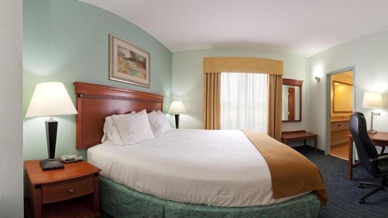 Photo of Bedroom in Okeechobee