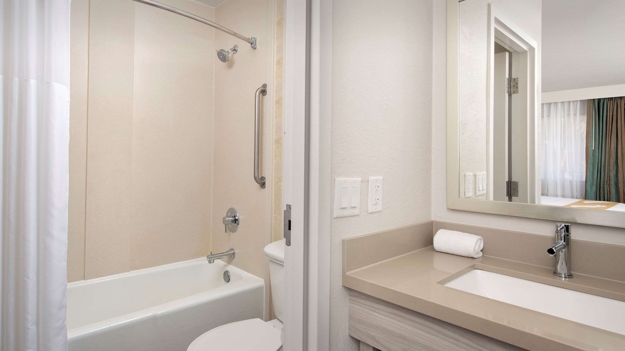 Photo of Bedroom in Atlantic Beach