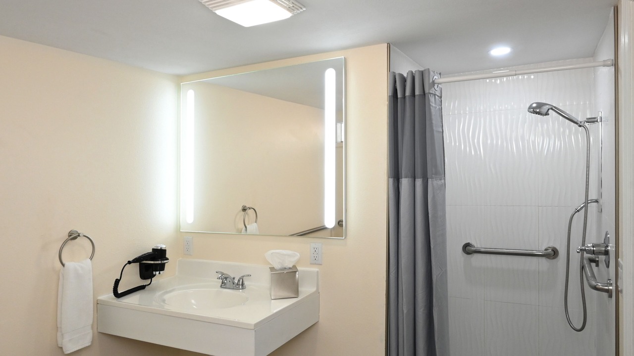 Photo of Bathroom in Indian Beach Sapphire Shores