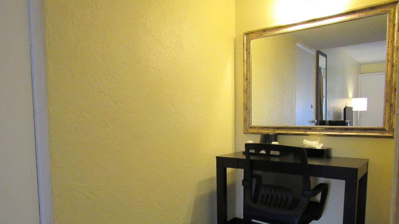 Photo of Bedroom in National Gardens