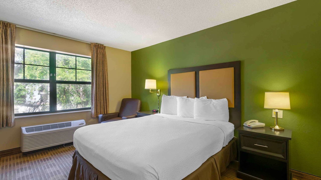 Photo of Bedroom in Carver City - Lincoln Gardens