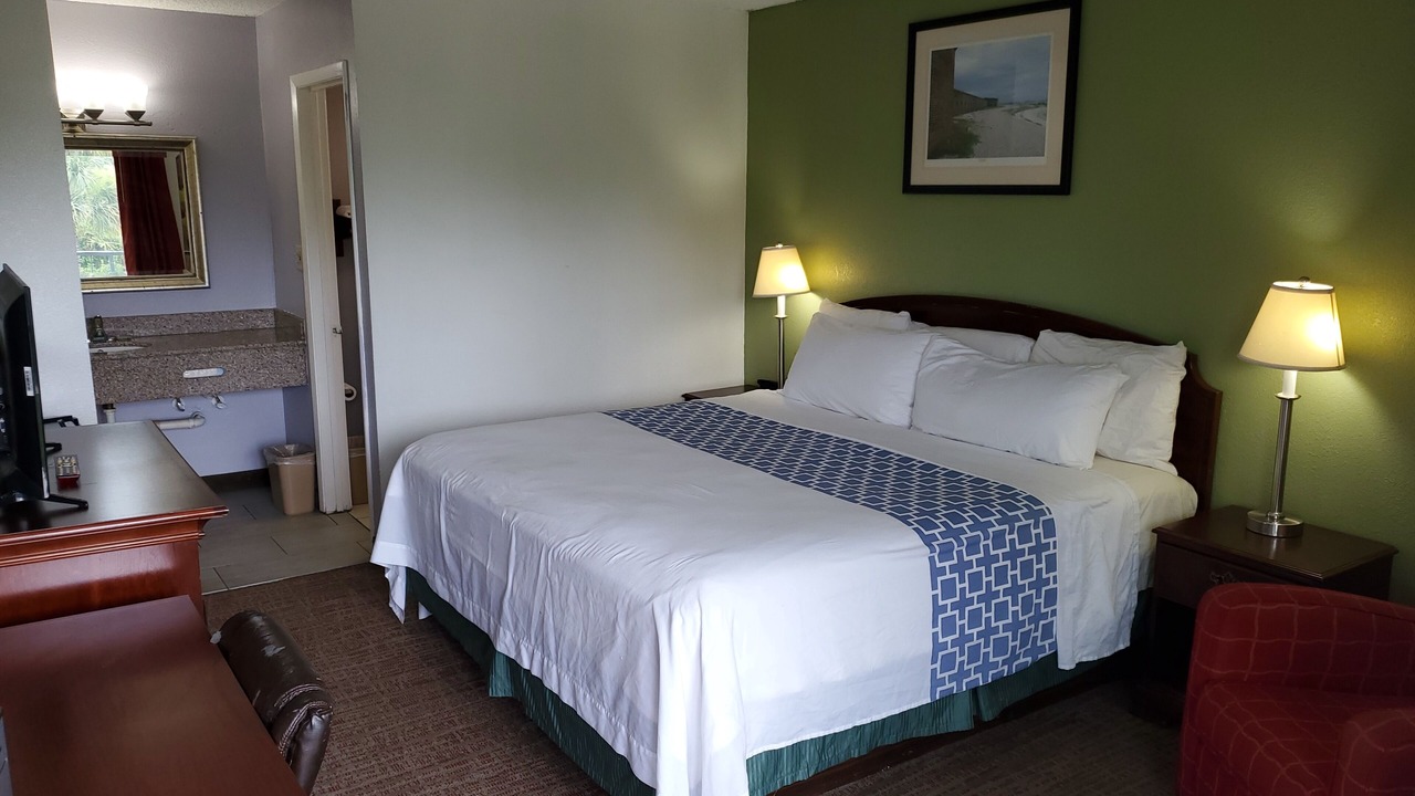 Photo of Bedroom in National Gardens