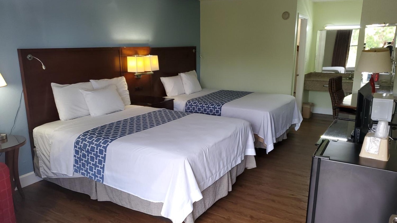 Photo of Bedroom in National Gardens