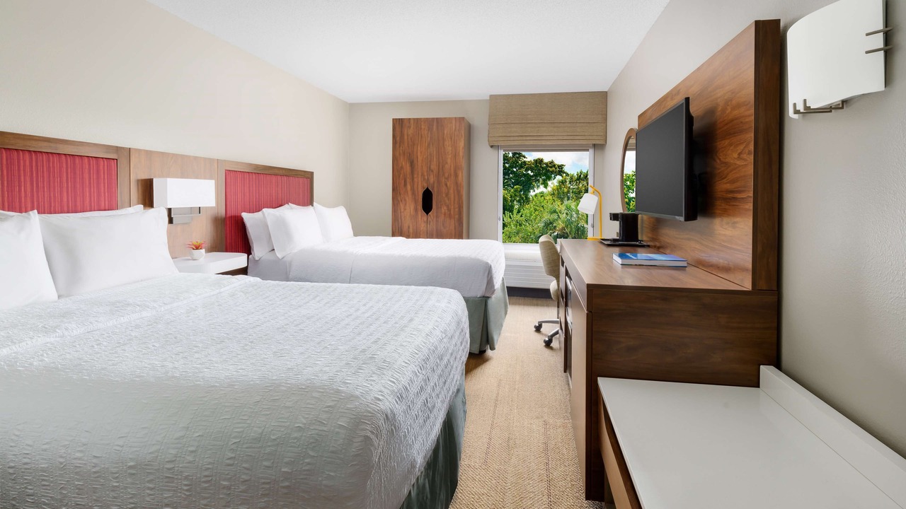 Photo of Bedroom in Oakland Park